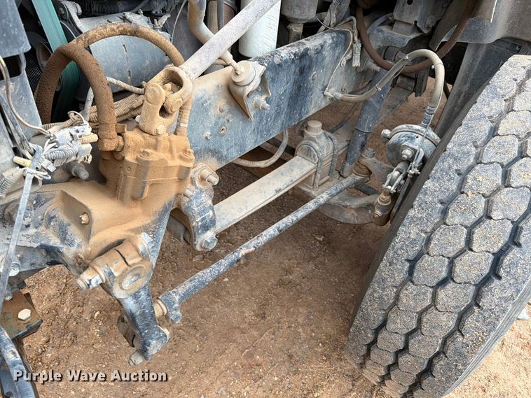 image for item ED5061 2000 Mack CH613 semi truck