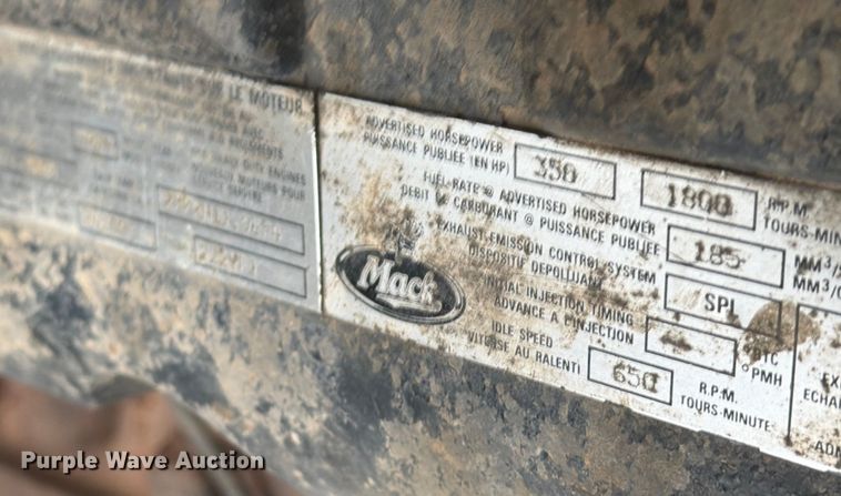 image for item ED5061 2000 Mack CH613 semi truck