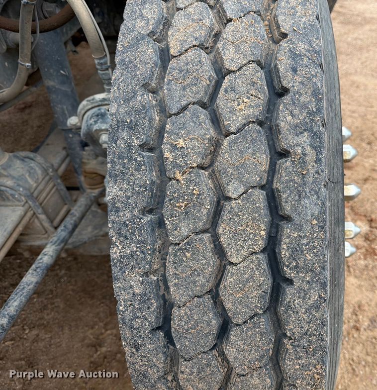 image for item ED5061 2000 Mack CH613 semi truck