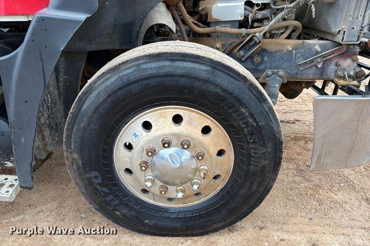 image for item ED5061 2000 Mack CH613 semi truck