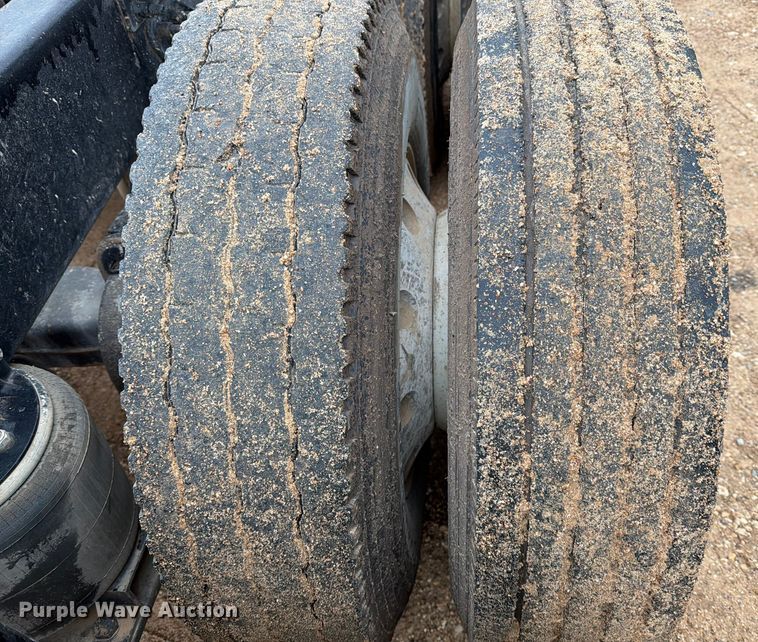 image for item ED5061 2000 Mack CH613 semi truck