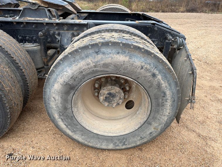 image for item ED5061 2000 Mack CH613 semi truck