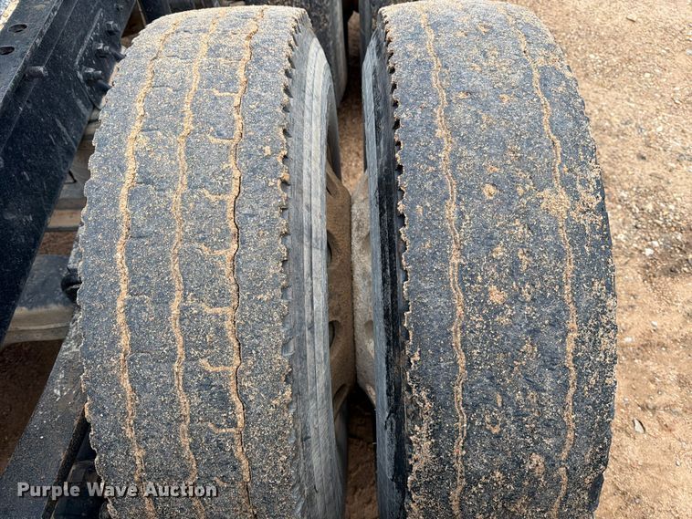 image for item ED5061 2000 Mack CH613 semi truck