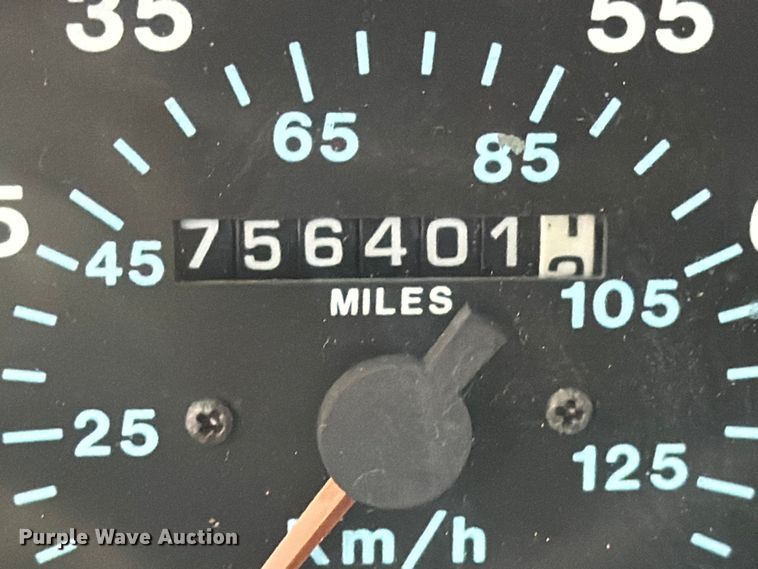 image for item ED5061 2000 Mack CH613 semi truck