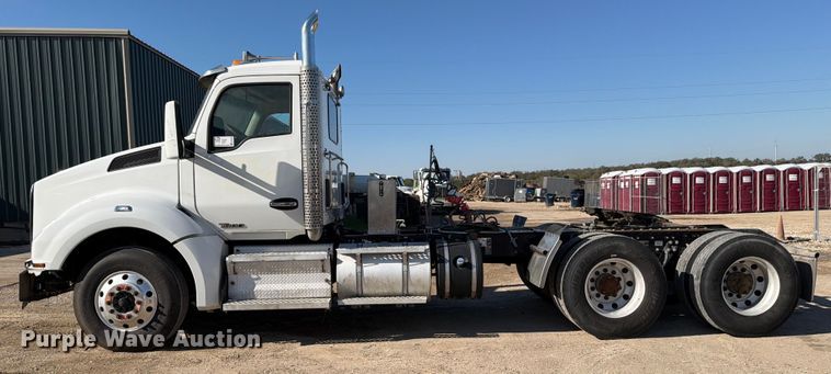 image for item ED5068 2018 Kenworth T880 semi truck