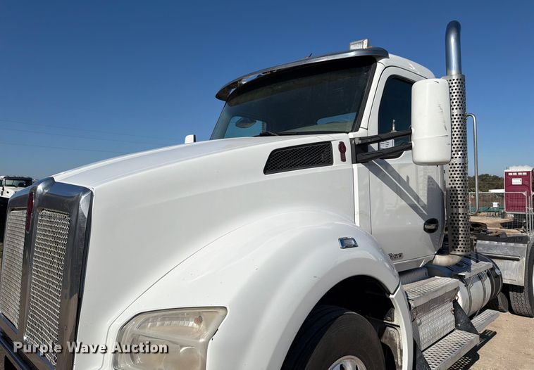 image for item ED5068 2018 Kenworth T880 semi truck
