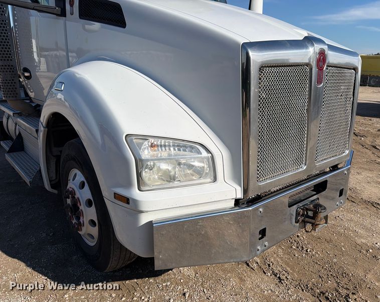 image for item ED5068 2018 Kenworth T880 semi truck