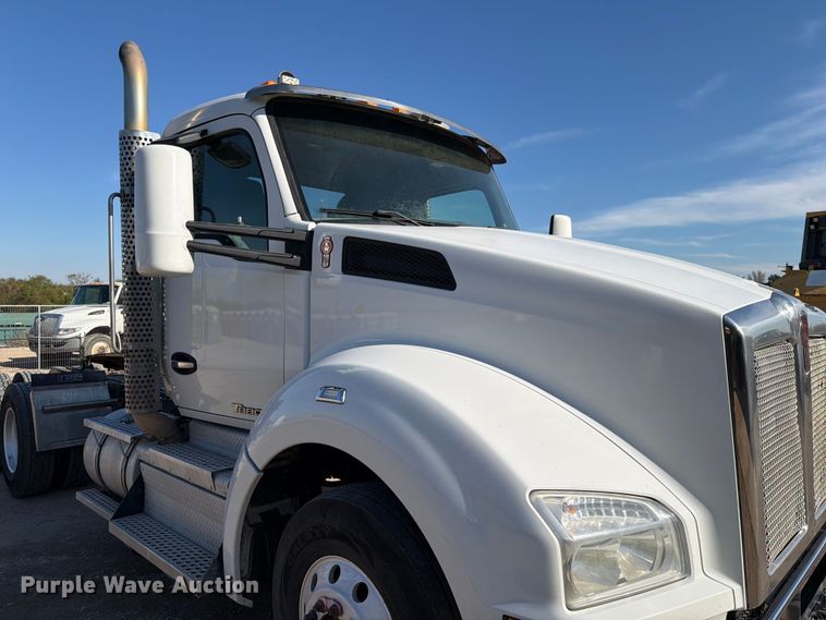 image for item ED5068 2018 Kenworth T880 semi truck