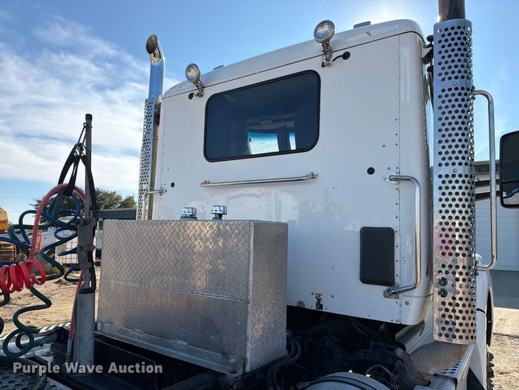 image for item ED5068 2018 Kenworth T880 semi truck