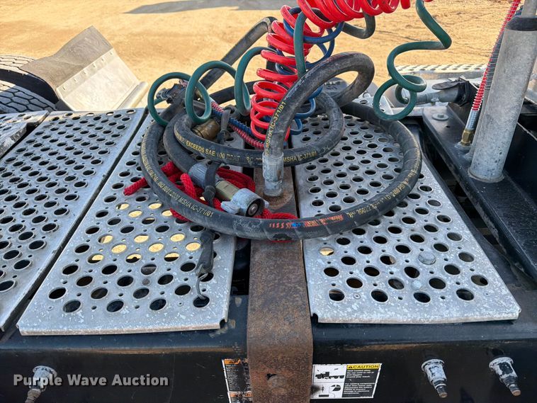 image for item ED5068 2018 Kenworth T880 semi truck