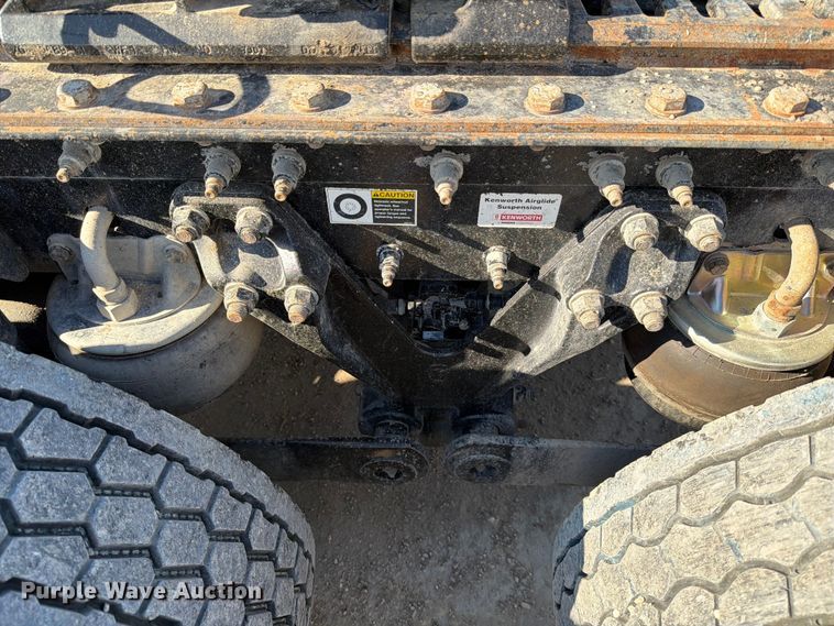 image for item ED5068 2018 Kenworth T880 semi truck