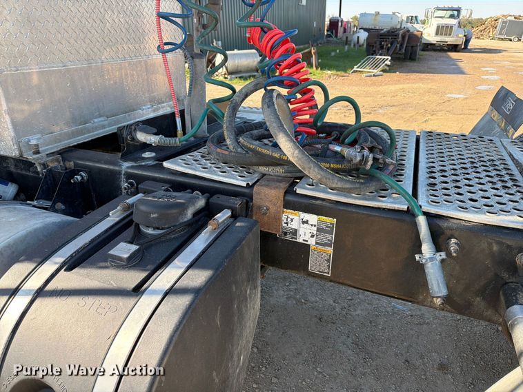 image for item ED5068 2018 Kenworth T880 semi truck