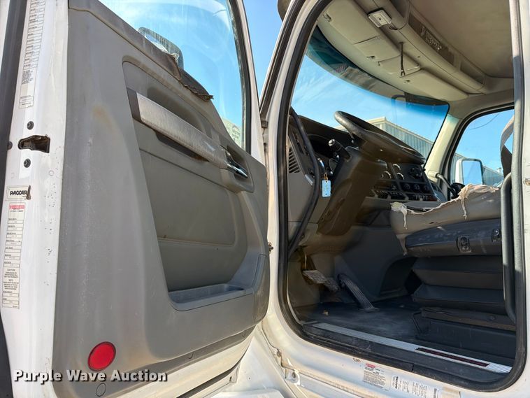 image for item ED5068 2018 Kenworth T880 semi truck