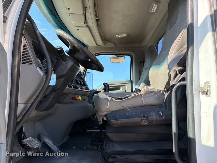 image for item ED5068 2018 Kenworth T880 semi truck