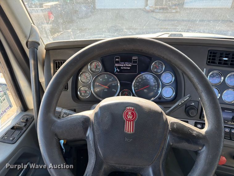image for item ED5068 2018 Kenworth T880 semi truck