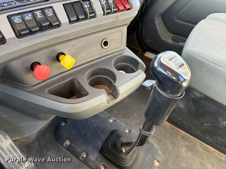 image for item ED5068 2018 Kenworth T880 semi truck