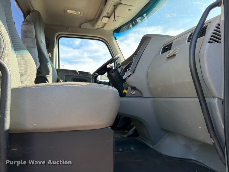 image for item ED5068 2018 Kenworth T880 semi truck