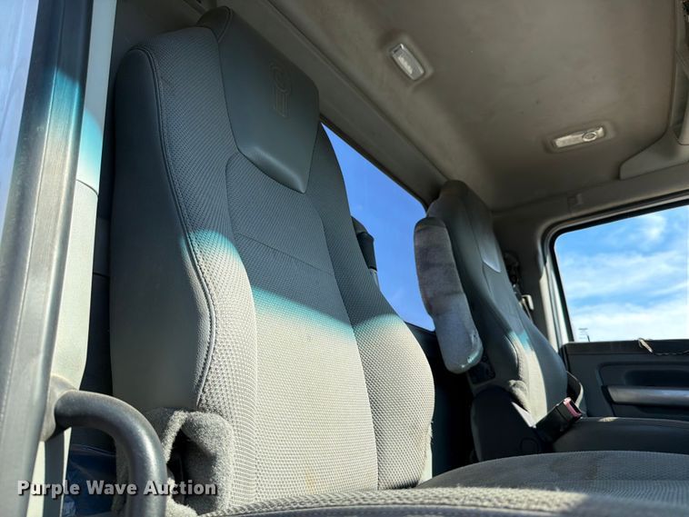 image for item ED5068 2018 Kenworth T880 semi truck