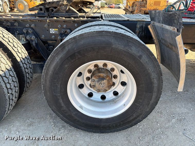 image for item ED5068 2018 Kenworth T880 semi truck