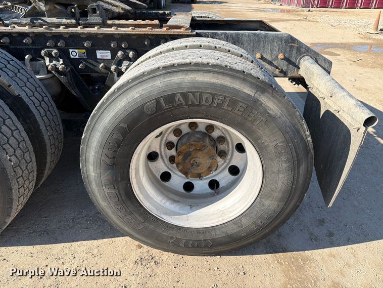 image for item ED5068 2018 Kenworth T880 semi truck