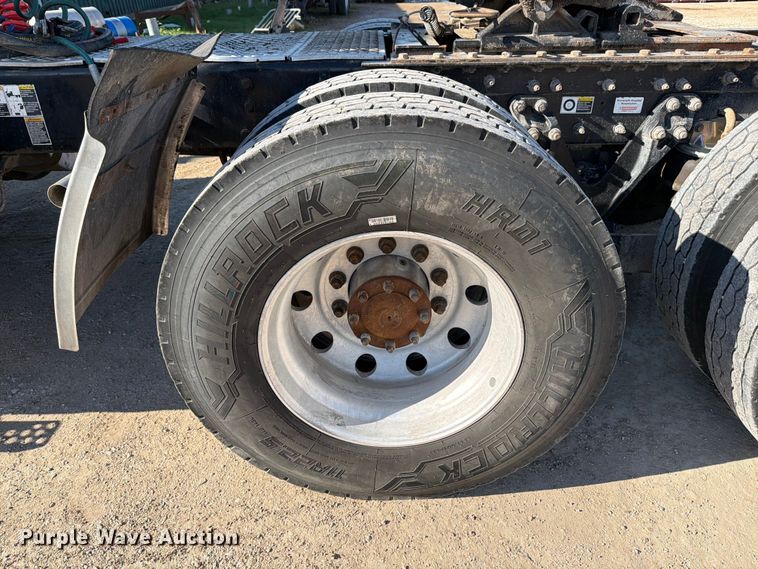 image for item ED5068 2018 Kenworth T880 semi truck