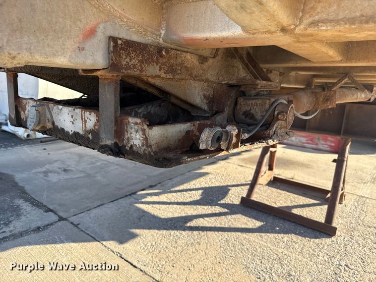 image for item EE3400 1968 Fruehauf D05N233 end dump trailer