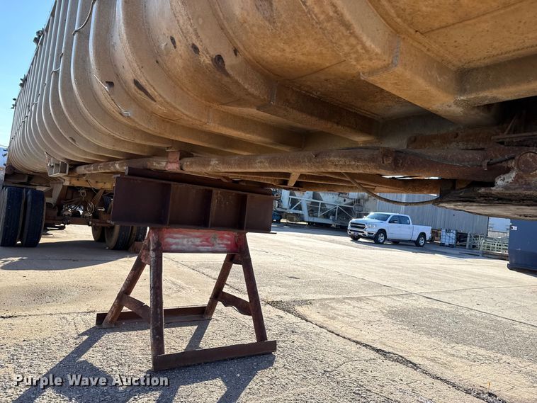 image for item EE3400 1968 Fruehauf D05N233 end dump trailer