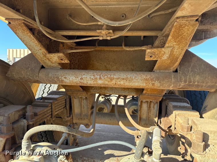 image for item EE3400 1968 Fruehauf D05N233 end dump trailer