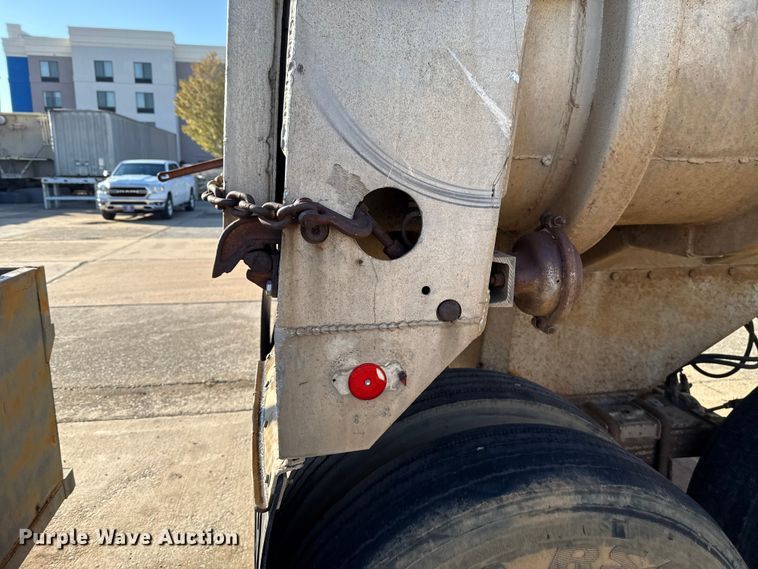 image for item EE3400 1968 Fruehauf D05N233 end dump trailer