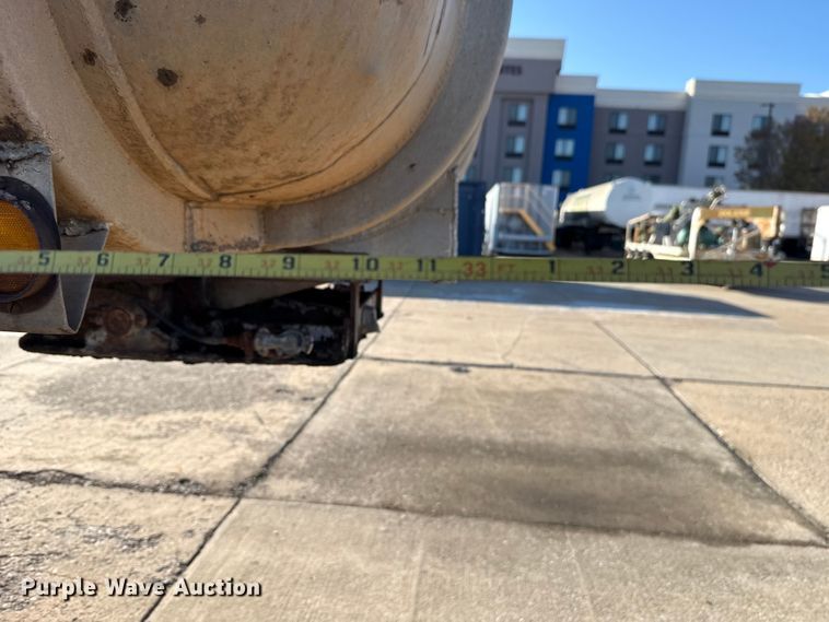 image for item EE3400 1968 Fruehauf D05N233 end dump trailer