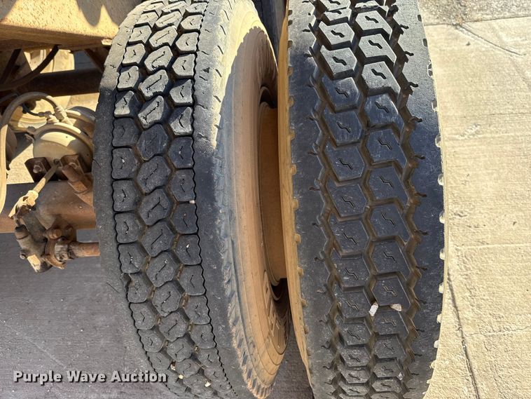 image for item EE3400 1968 Fruehauf D05N233 end dump trailer