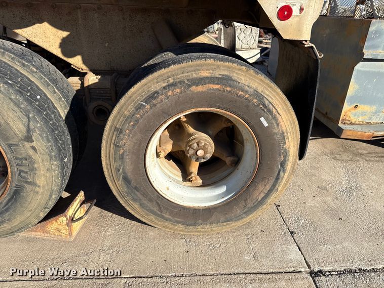 image for item EE3400 1968 Fruehauf D05N233 end dump trailer