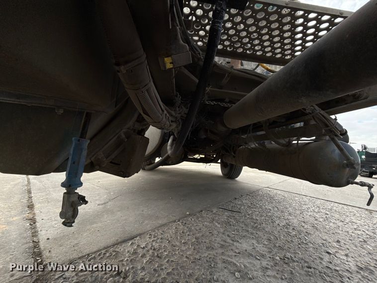 image for item EE3406 2017 Kenworth T800 semi truck