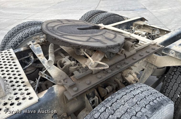 image for item EE3406 2017 Kenworth T800 semi truck