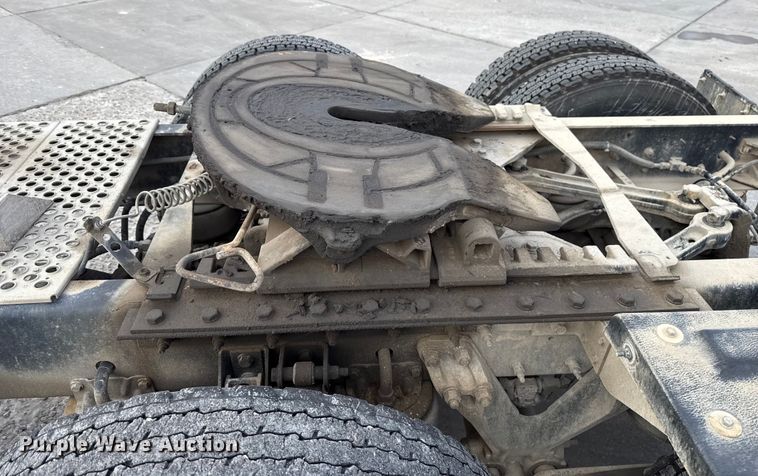 image for item EE3406 2017 Kenworth T800 semi truck