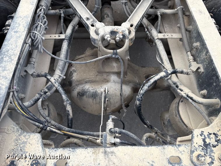 image for item EE3406 2017 Kenworth T800 semi truck