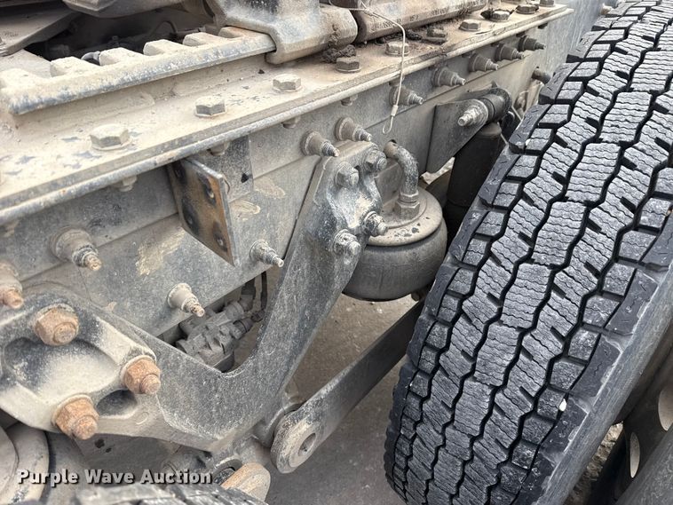 image for item EE3406 2017 Kenworth T800 semi truck