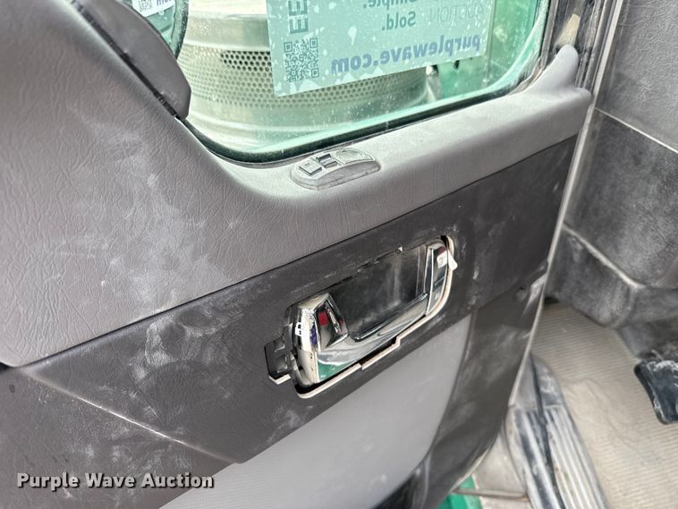 image for item EE3406 2017 Kenworth T800 semi truck