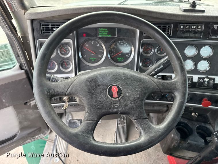 image for item EE3406 2017 Kenworth T800 semi truck