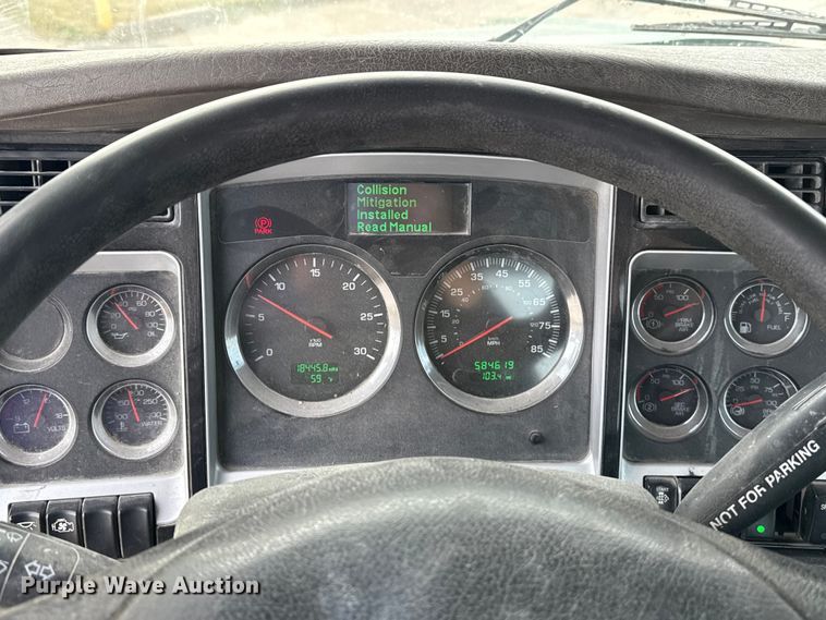 image for item EE3406 2017 Kenworth T800 semi truck