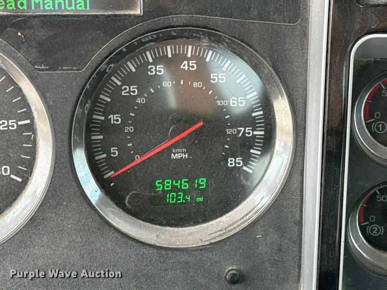 image for item EE3406 2017 Kenworth T800 semi truck