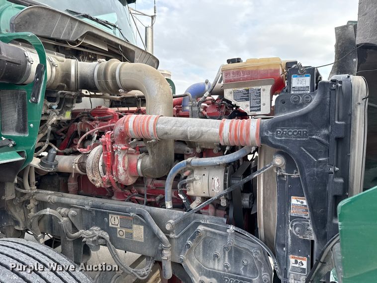 image for item EE3406 2017 Kenworth T800 semi truck