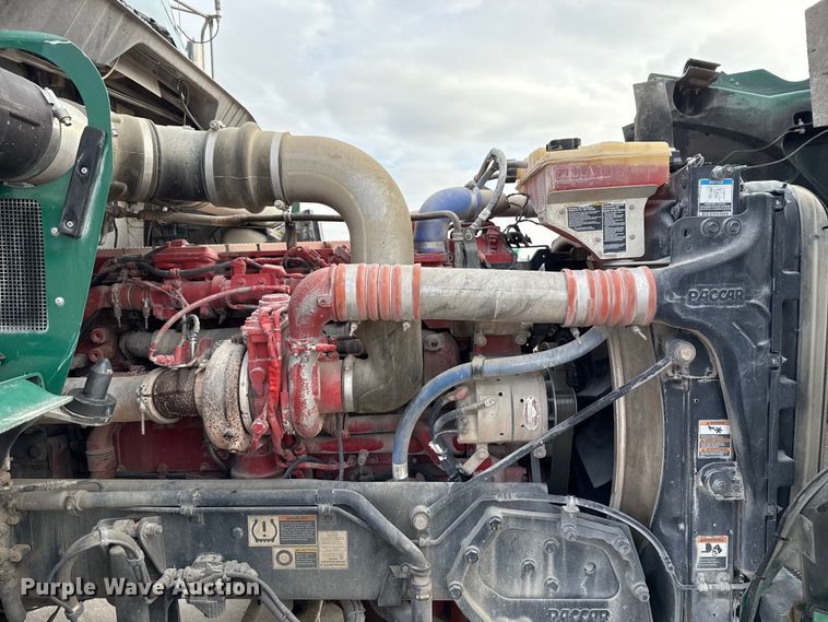 image for item EE3406 2017 Kenworth T800 semi truck