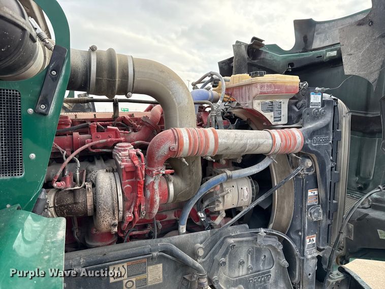 image for item EE3406 2017 Kenworth T800 semi truck