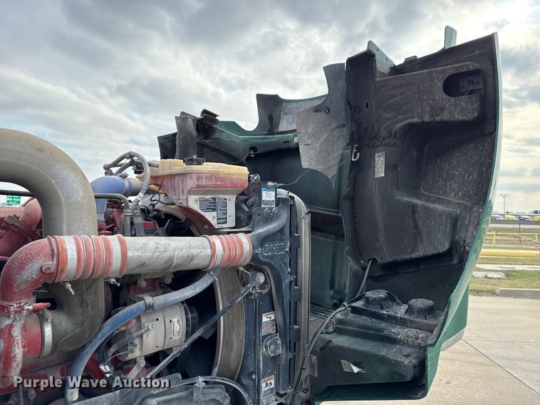 image for item EE3406 2017 Kenworth T800 semi truck