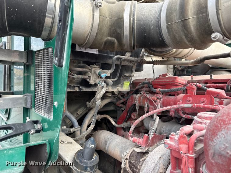 image for item EE3406 2017 Kenworth T800 semi truck