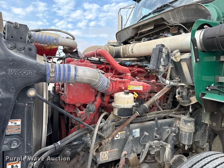 image for item EE3406 2017 Kenworth T800 semi truck