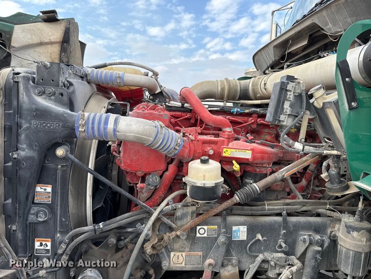 image for item EE3406 2017 Kenworth T800 semi truck