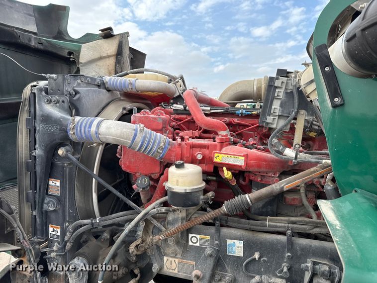 image for item EE3406 2017 Kenworth T800 semi truck