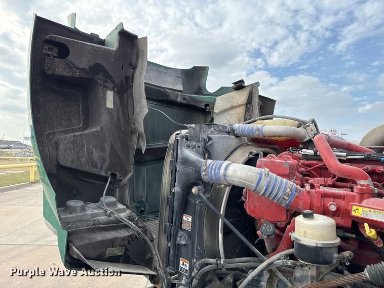 image for item EE3406 2017 Kenworth T800 semi truck